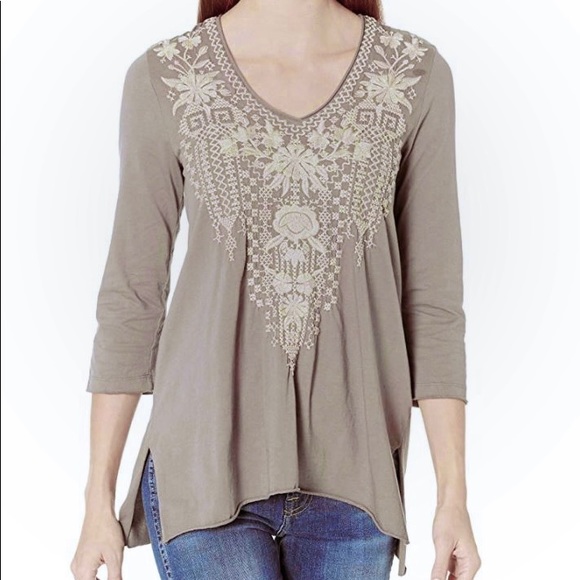 JOHNNY WAS Daniella Embroidered V Neck Tunic Top in Beige - Picture 1 of 9